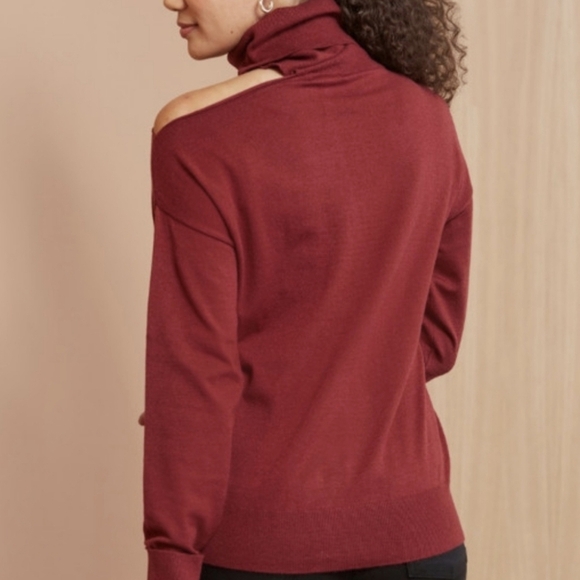 525 America New Burgundy Collarbone Cut-out Turtleneck Sweater SZ Small - Picture 4 of 12